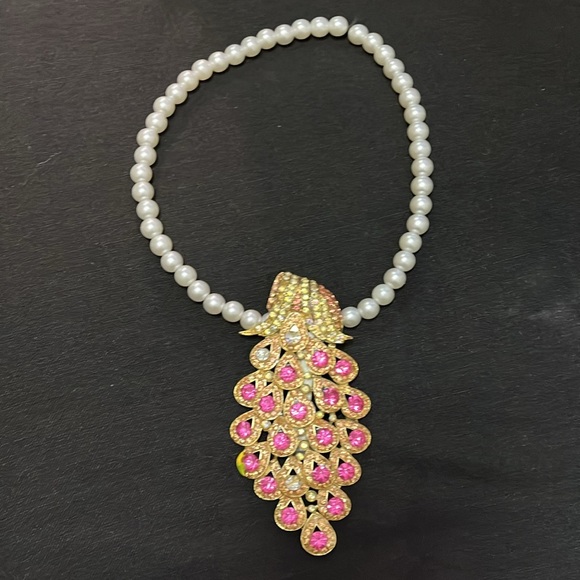 Versatile Stretchy Faux Pearls & Peacock Charm Hand Design Necklace and Pendant - Picture 5 of 17